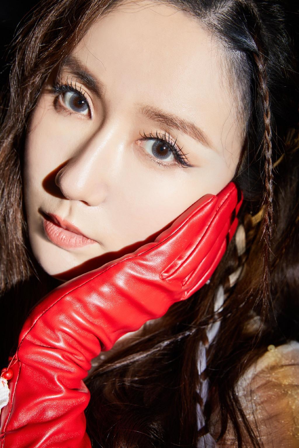 娄艺潇流苏裙性感妩媚迷人写真