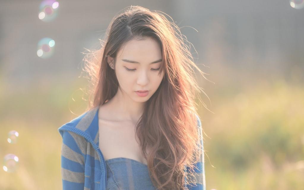 甜美美女野外写真