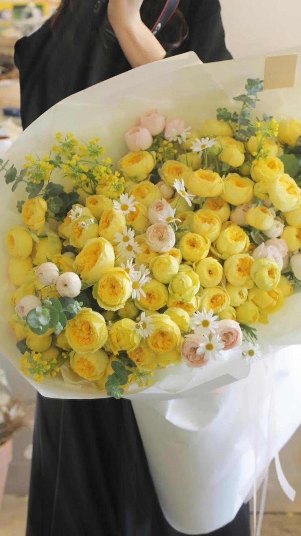 教师节简约浪漫手捧花