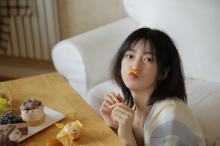 慵懒居家少女甜美清纯俏皮撩人写真