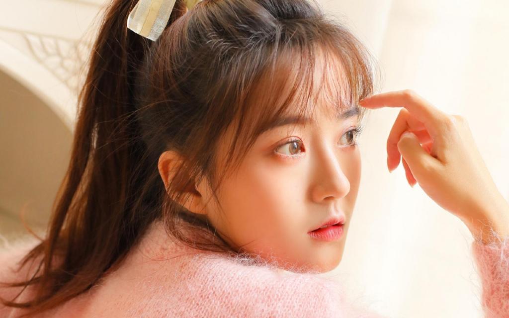 超级粉嫩美少女甜美居家私房写真