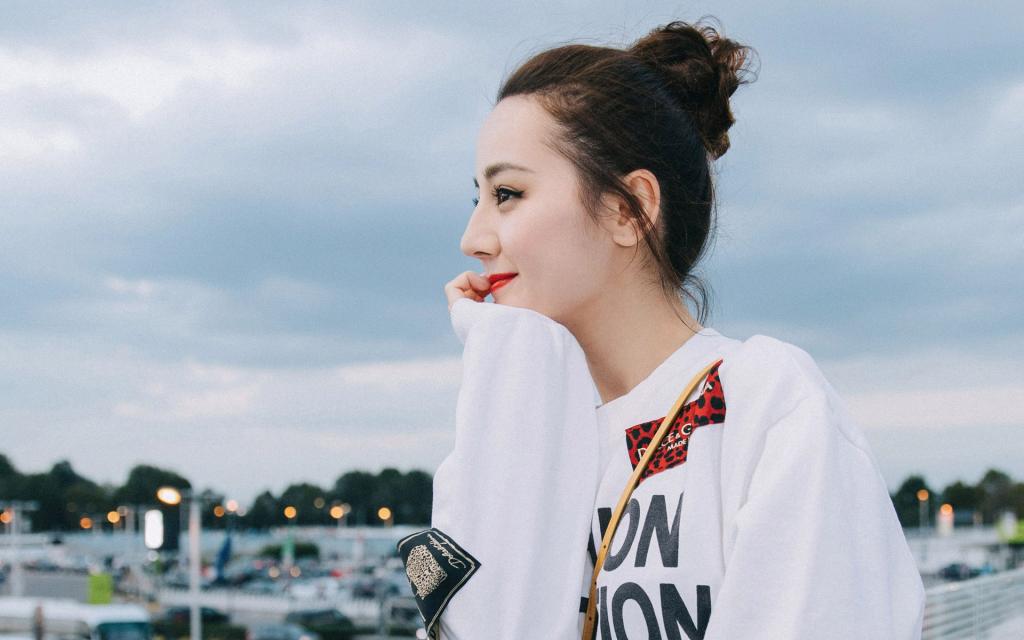 新疆美女迪丽热巴