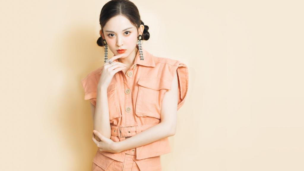 古力娜扎双丸子头清新动人写真