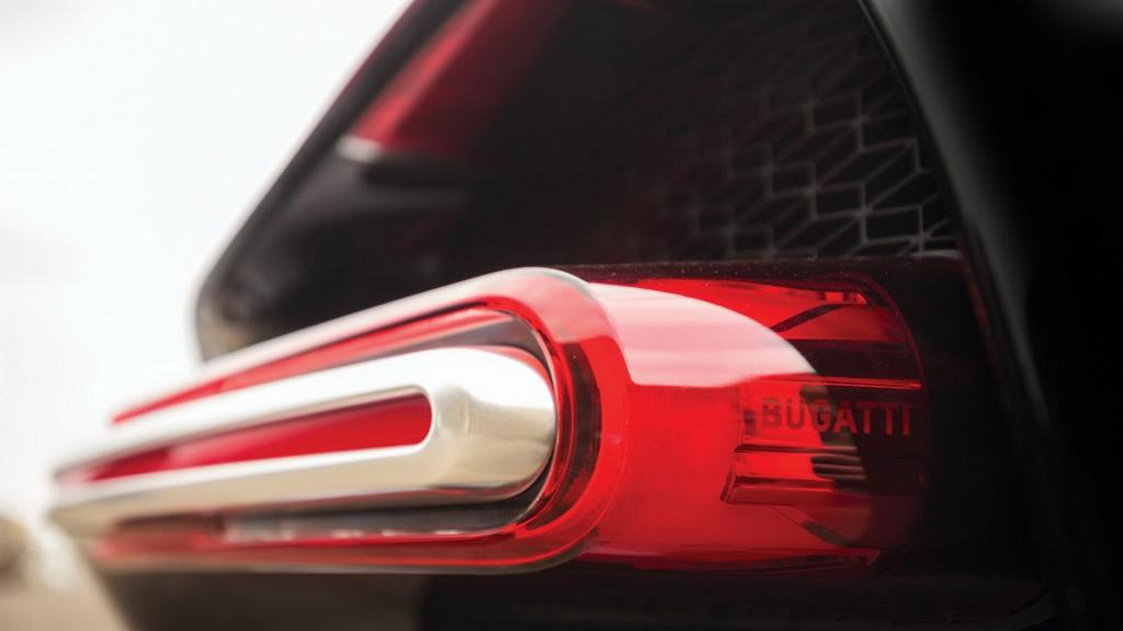 2018款帅气布加迪Chiron限量版汽车图片