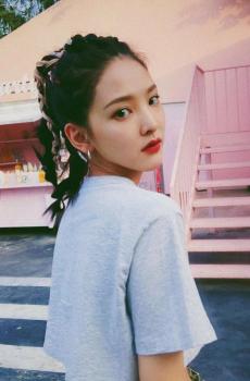 章若楠时尚休闲写真