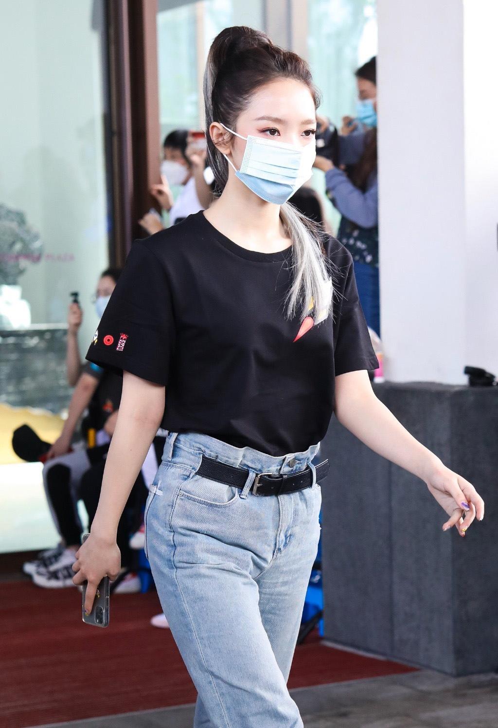 孟美岐时尚个性酷炫街拍