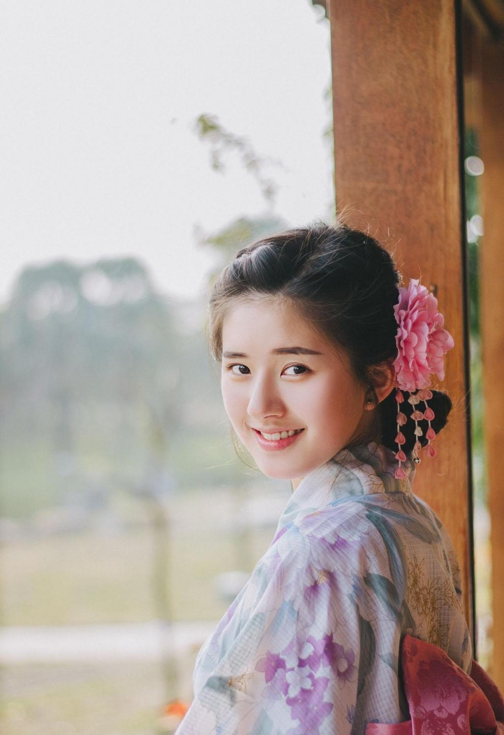 赵露思甜美古风气质迷人户外清新写真