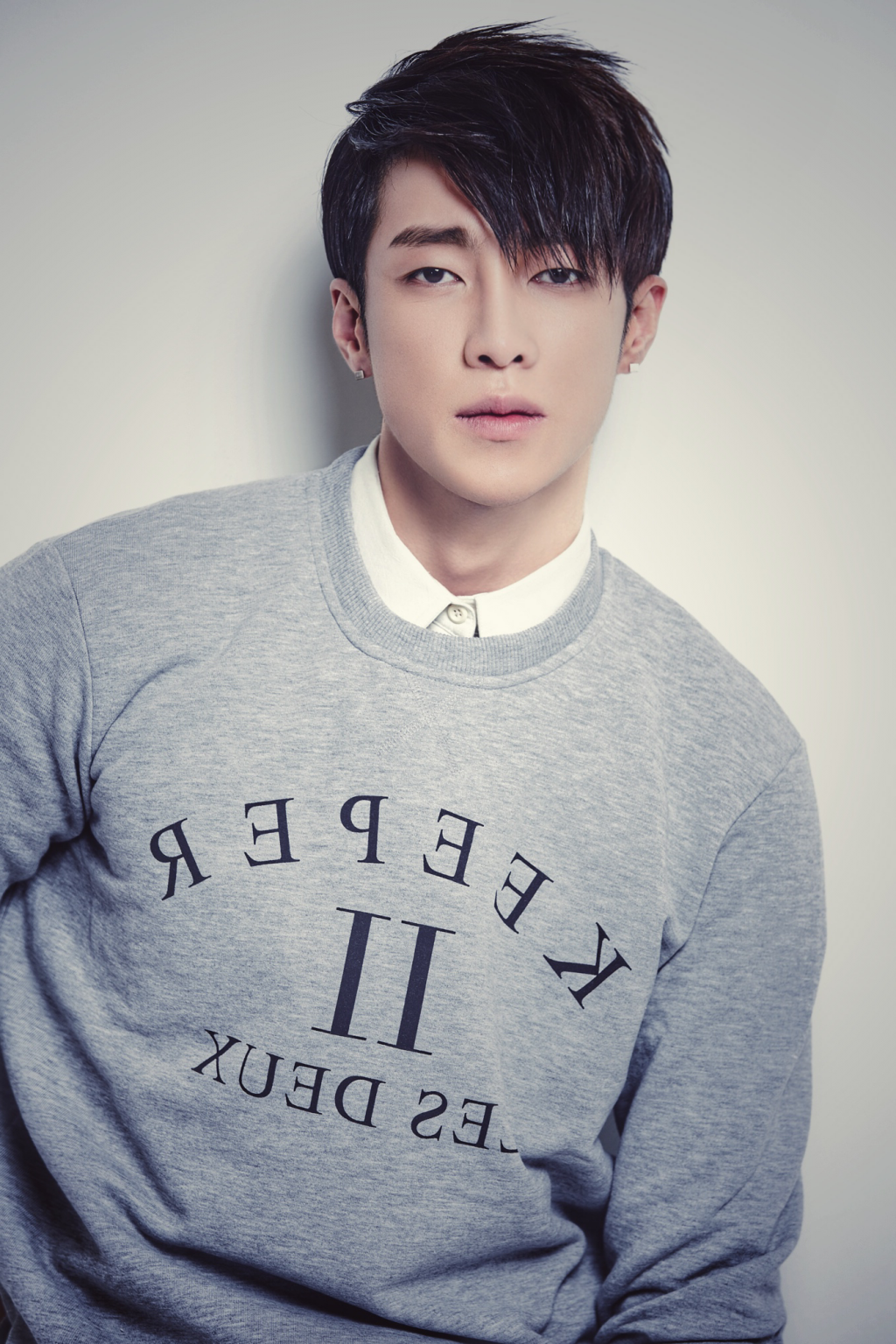 热血萌男高瀚宇帅气写真