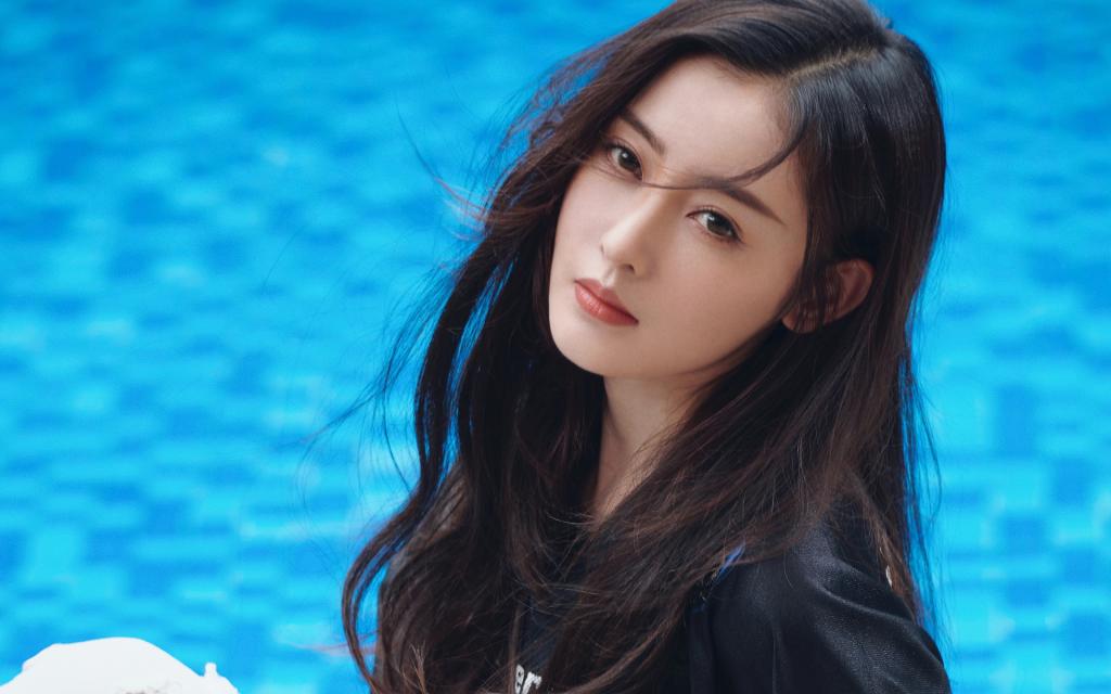 张天爱的两种时尚风格写真