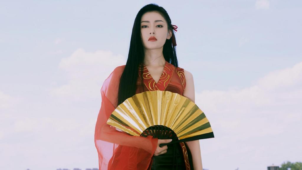 张天爱红衣古风气质优雅户外迷人写真