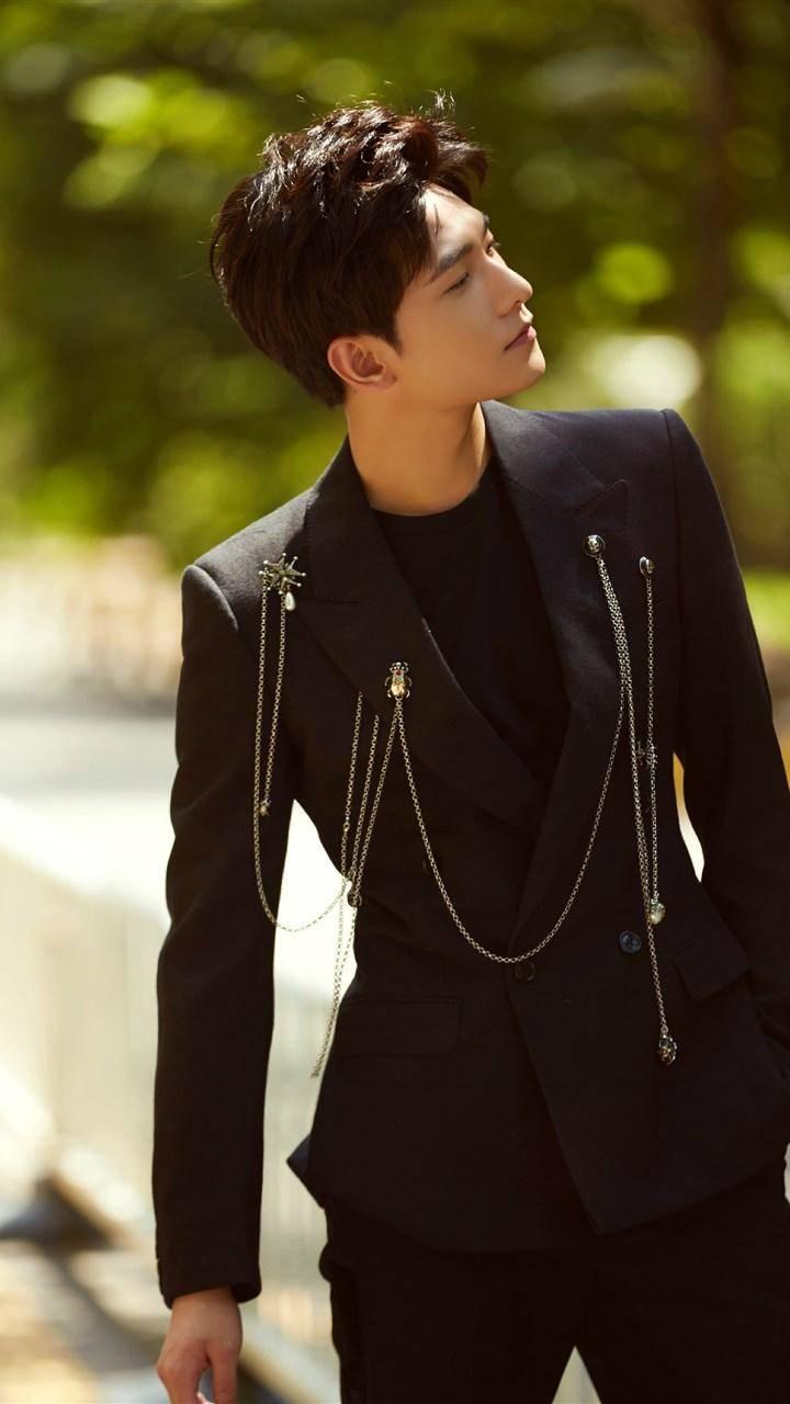 杨洋帅气西装图片