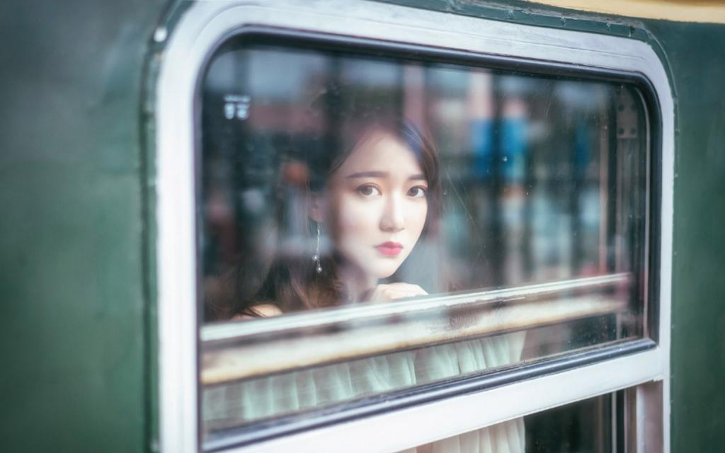 唯美性感火车美女
