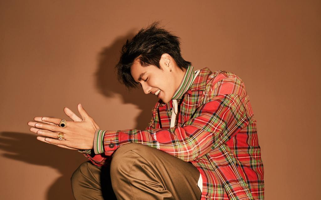 吴亦凡酷帅休闲写真