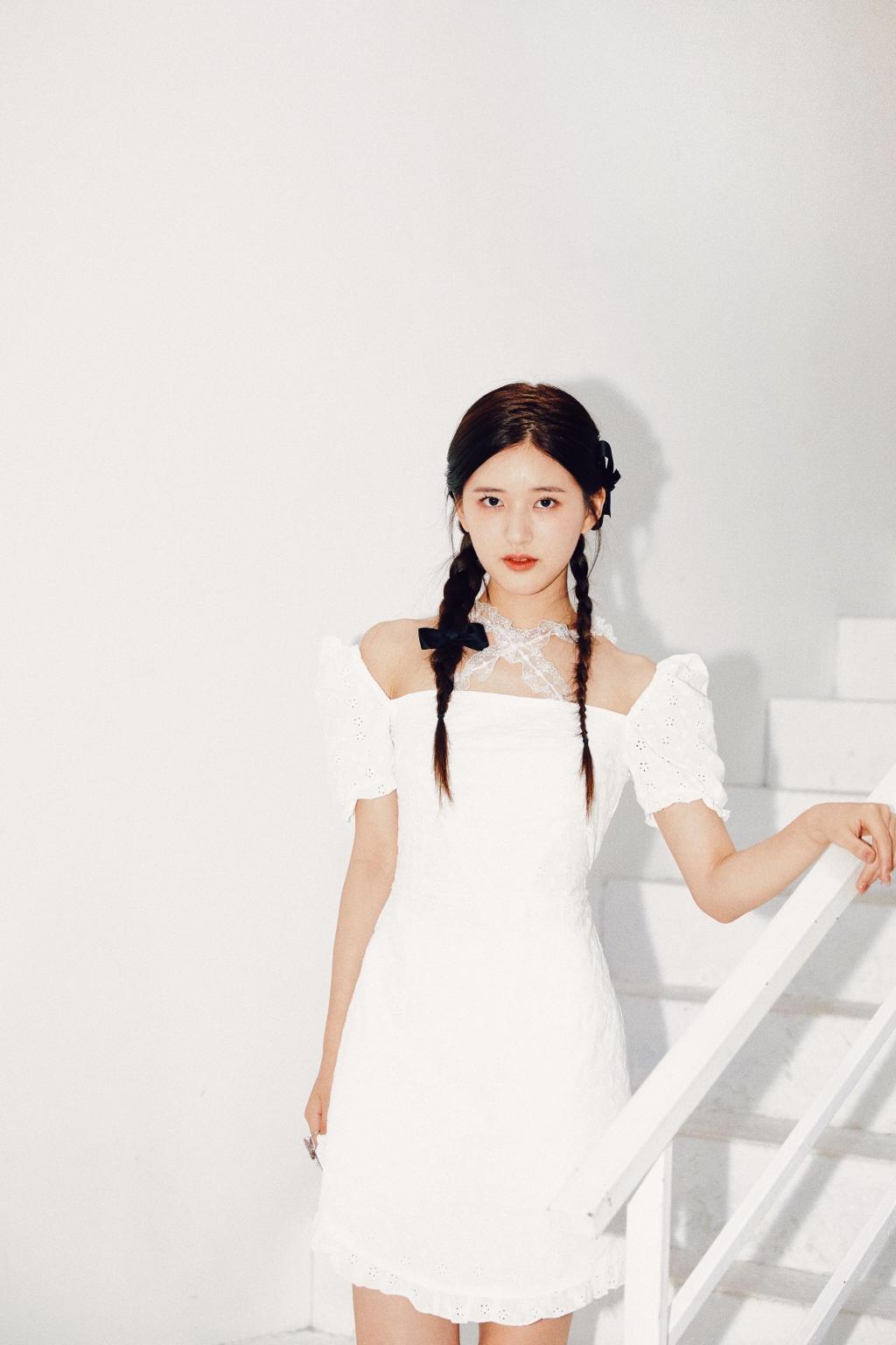 蜜桃女孩赵露思清新甜美写真