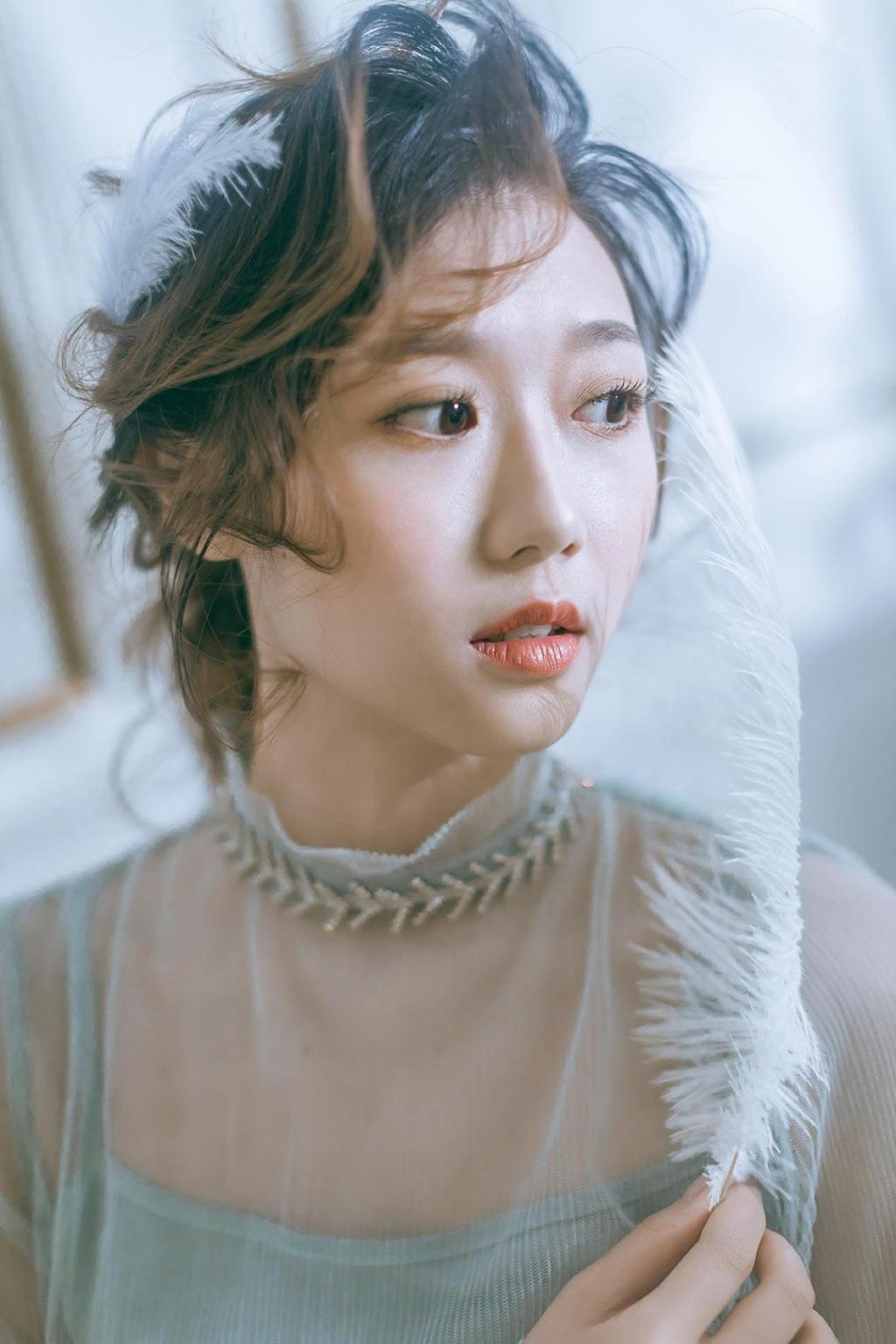 气质女神性感蕾丝私房迷人写真