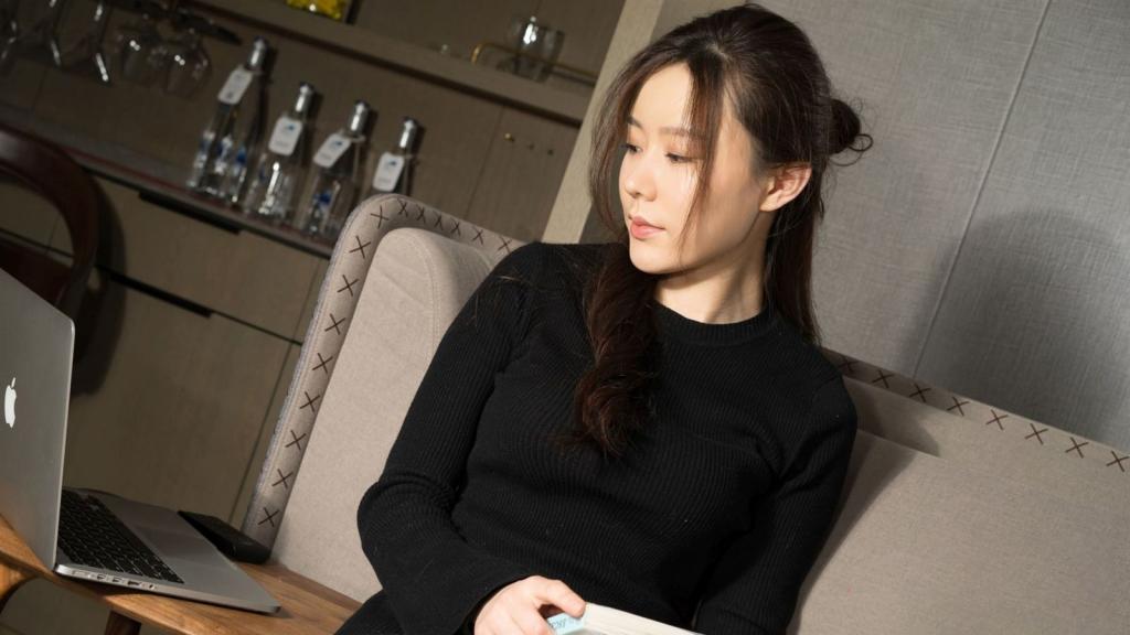 性感毛衣美女写真