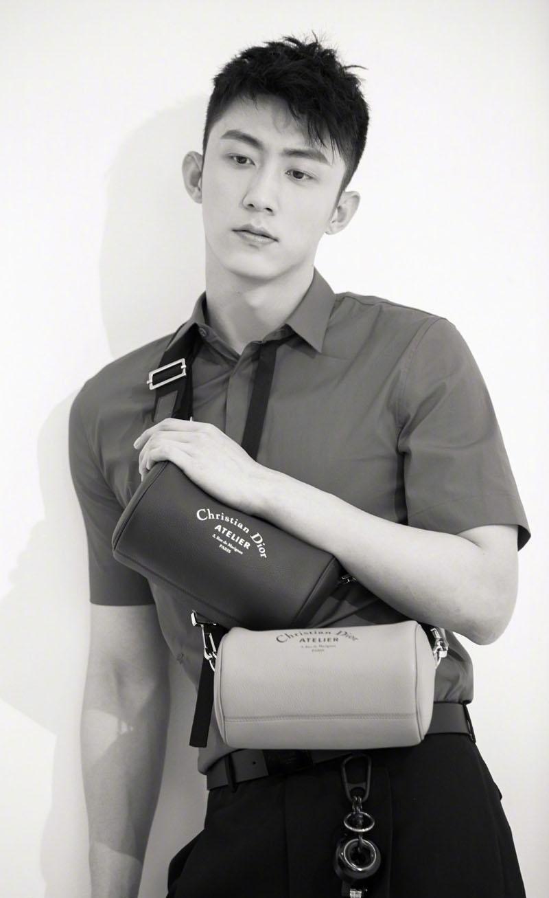 黄景瑜运动休闲风帅气写真