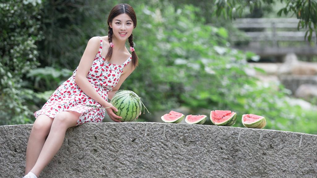 清凉夏日90后小姐姐极品写真