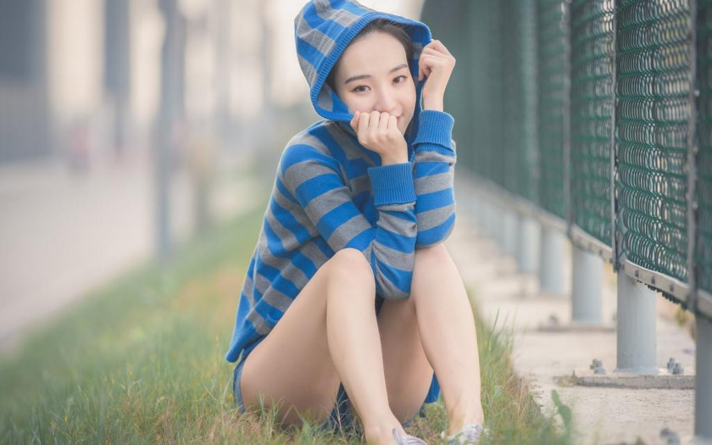 甜美美女野外写真