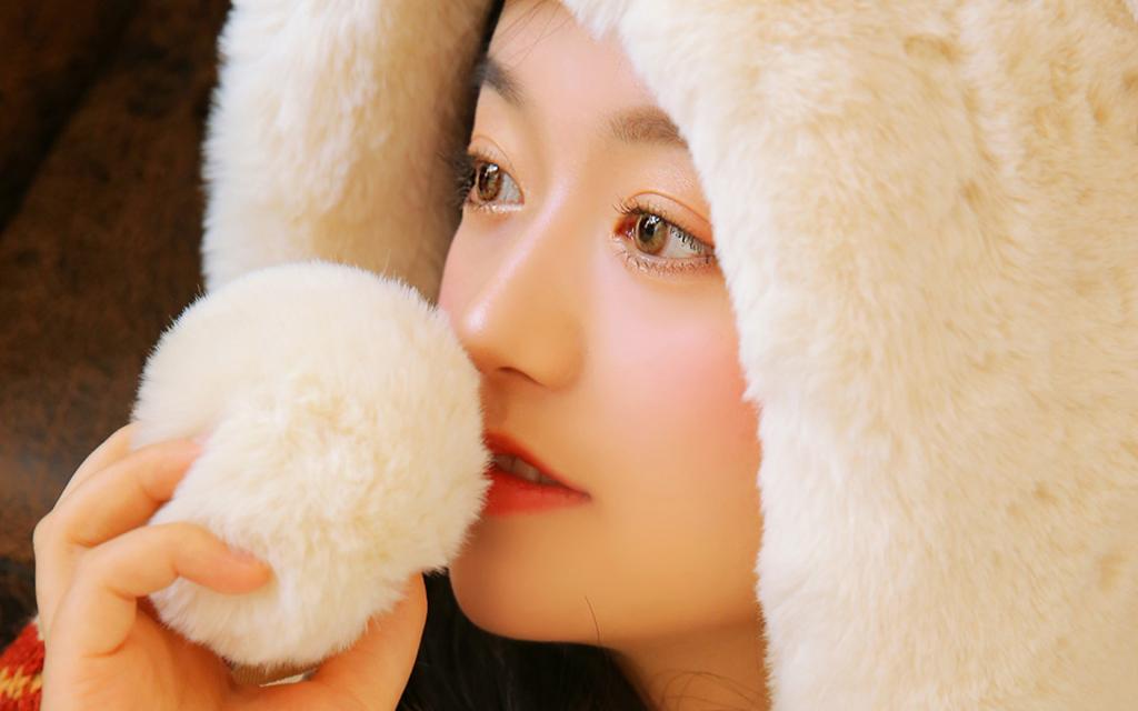 可爱美少女冬装写真