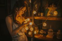 灯光下的美女唯美写真