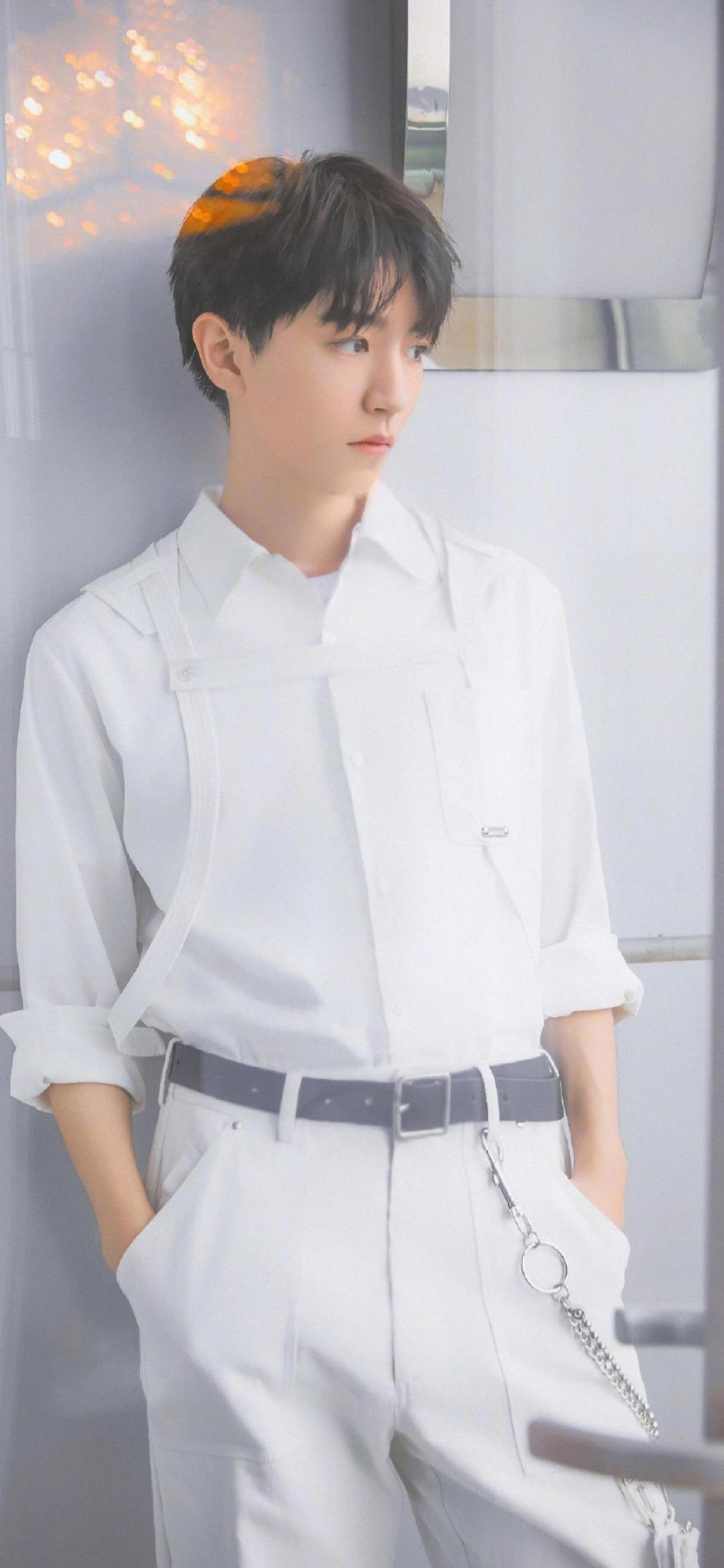 小鲜肉王俊凯干净清爽帅气写真