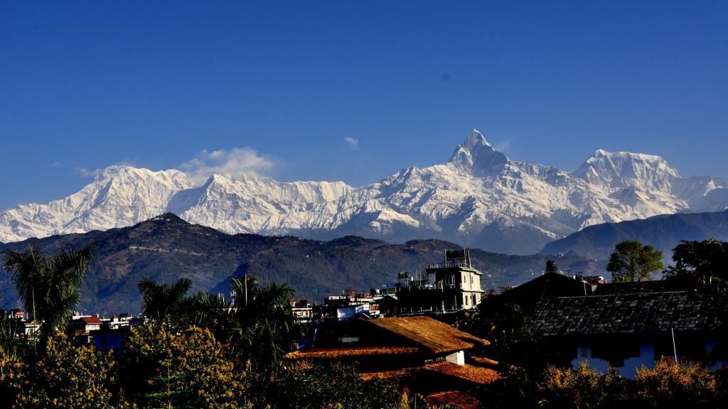 尼泊尔雪山唯美风景