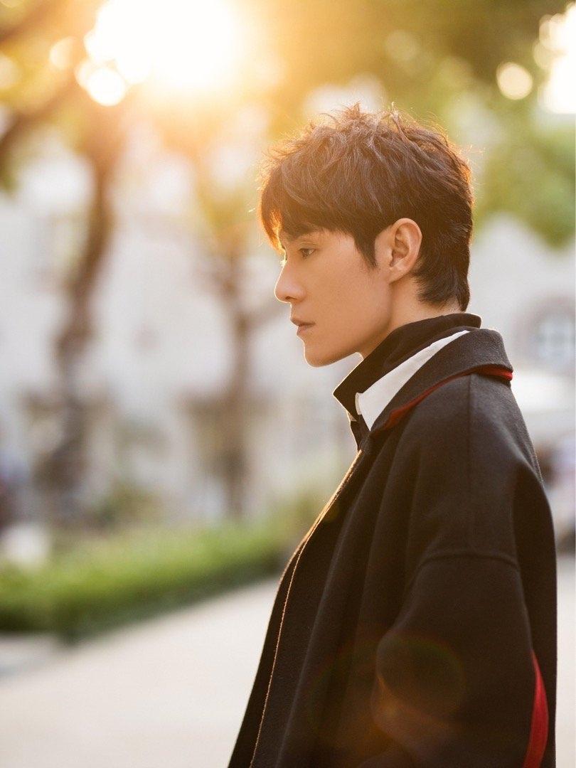 成熟型男张超时尚风范迷人写真