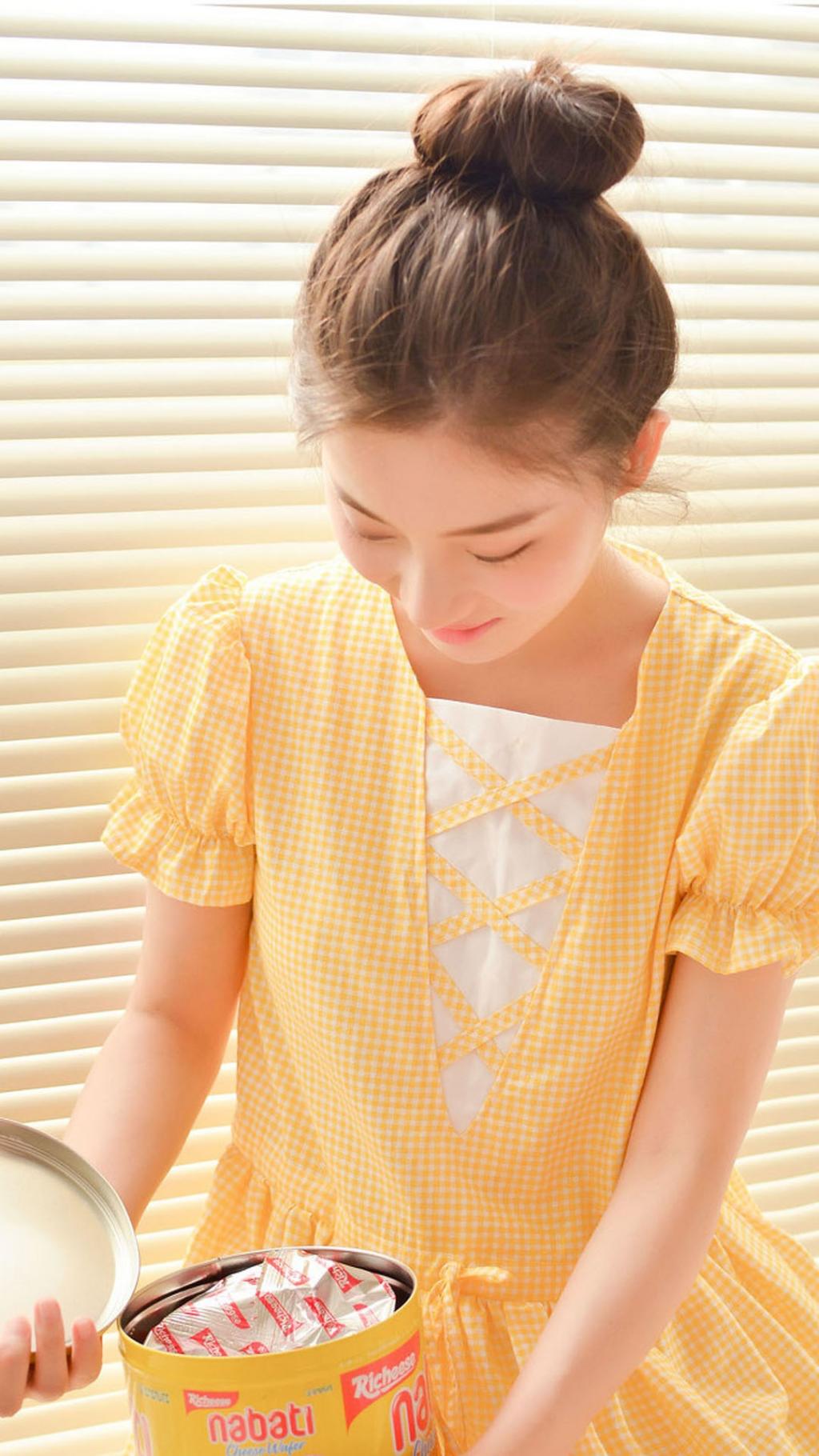 丸子头清爽居家小美女