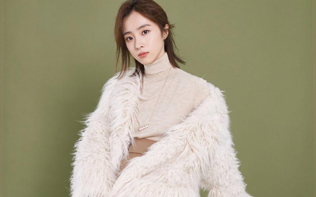 胡冰卿的清新优雅写真