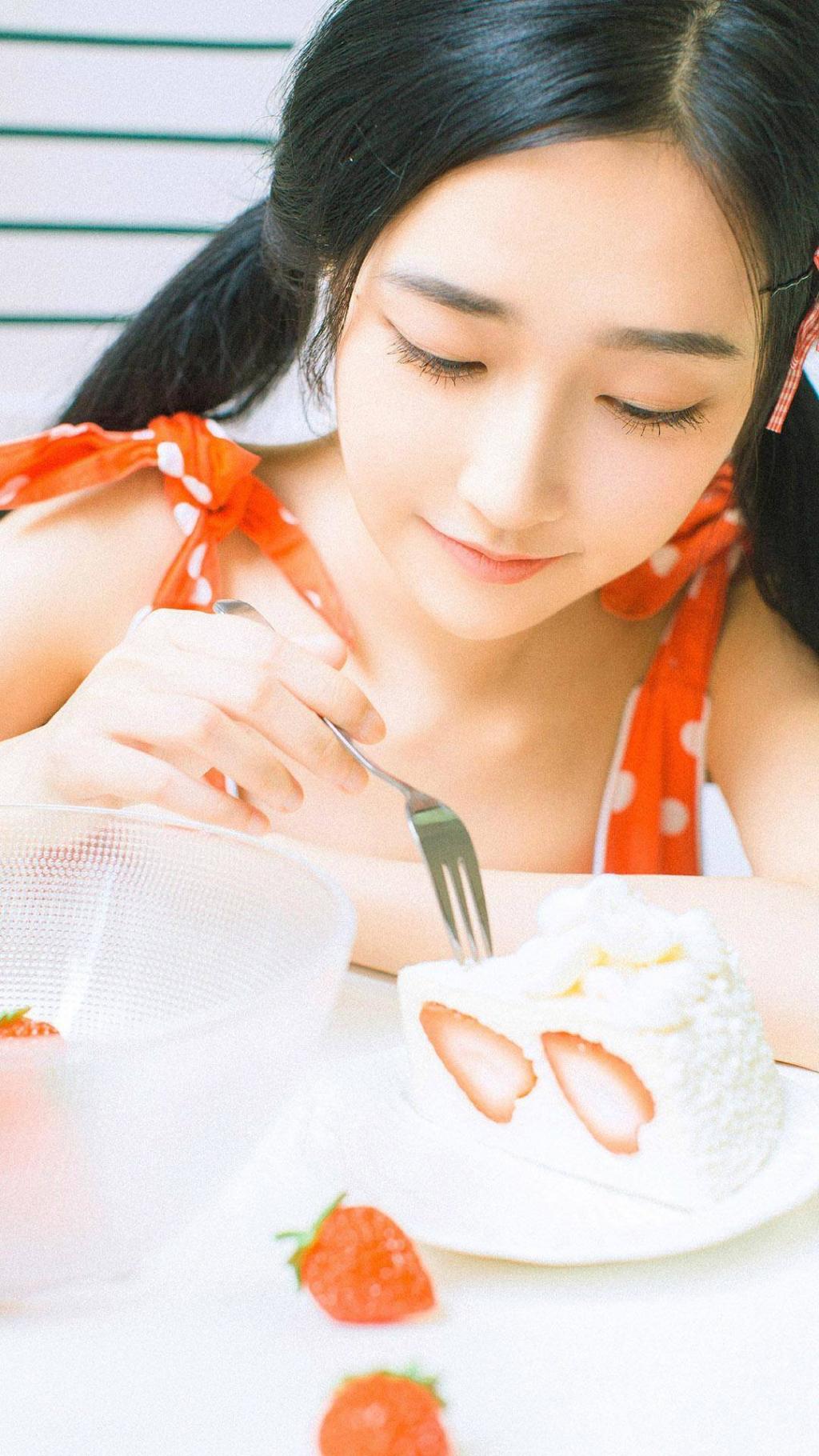 清纯草莓少女甜美写真