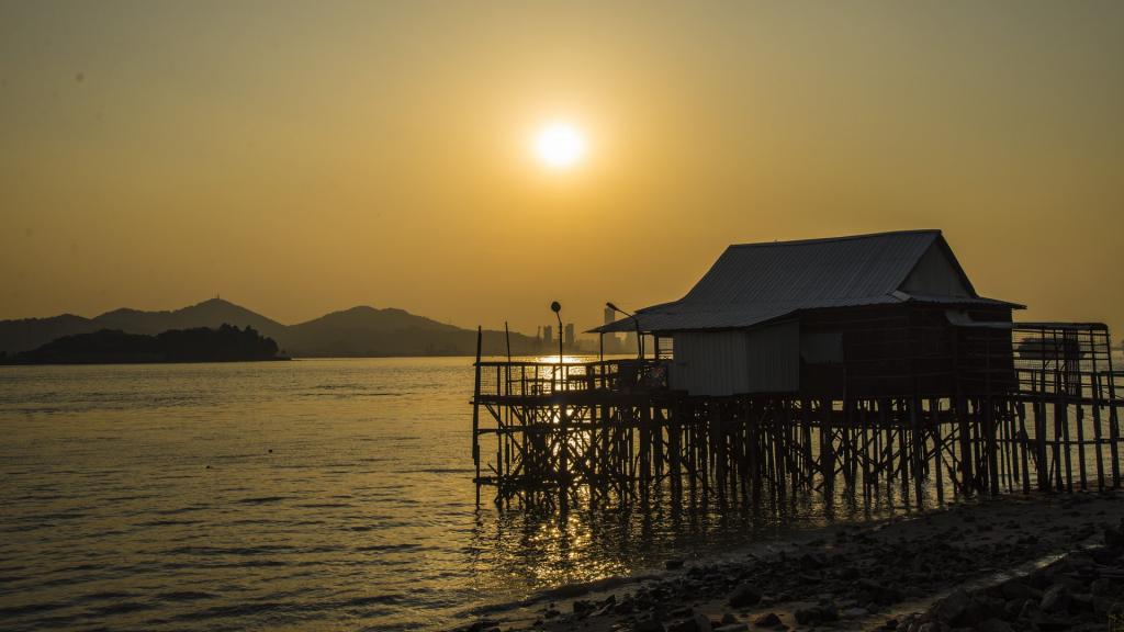 傍晚夕阳下的虎门大桥