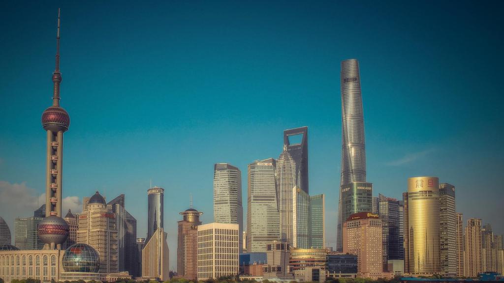 繁华都市上海东方明珠自然景观