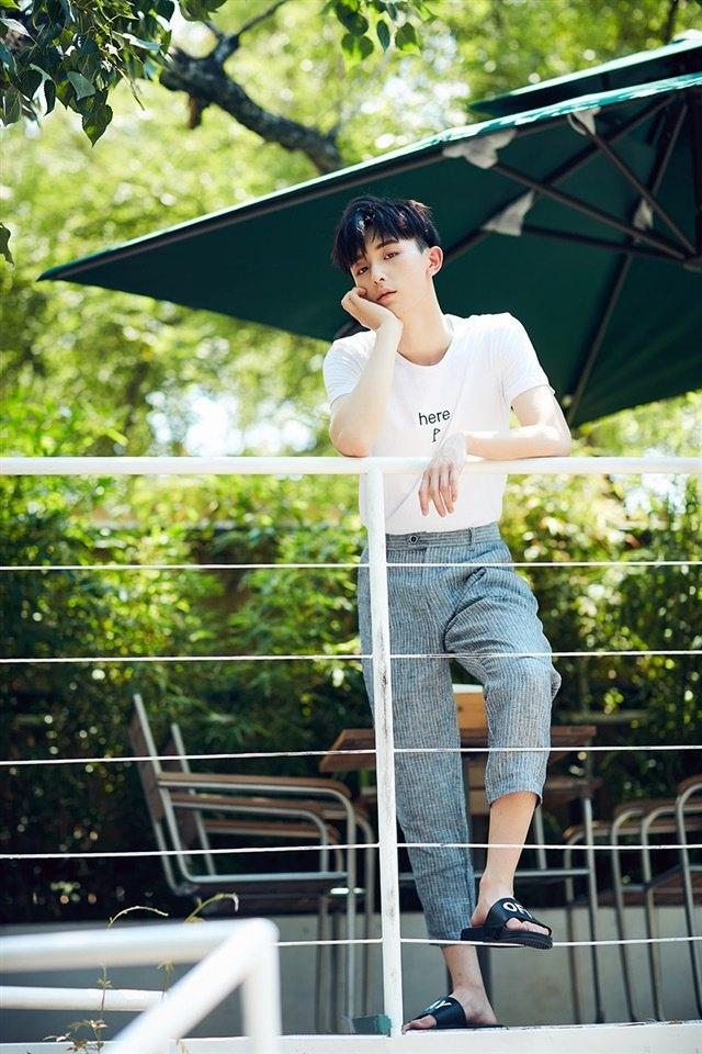 小鲜肉郭俊辰初秋写真