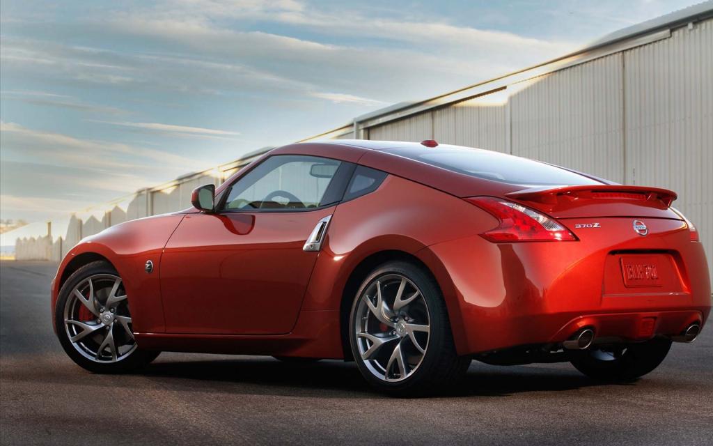 帅气日产370z跑车