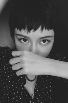 周扬青短发潇洒个性霸气迷人写真-1