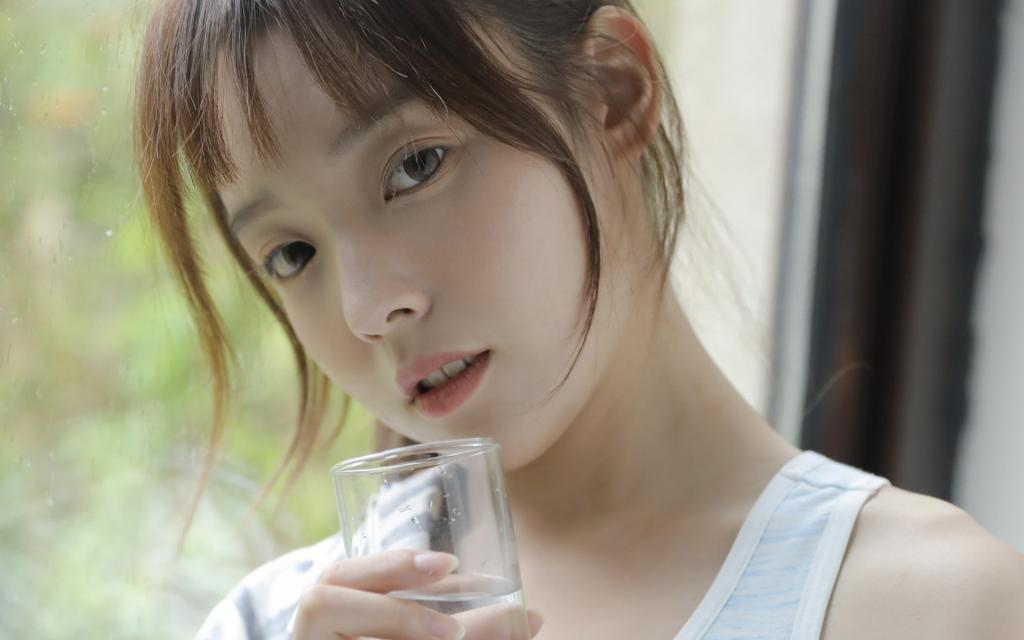 甜美治愈系美女气质写真