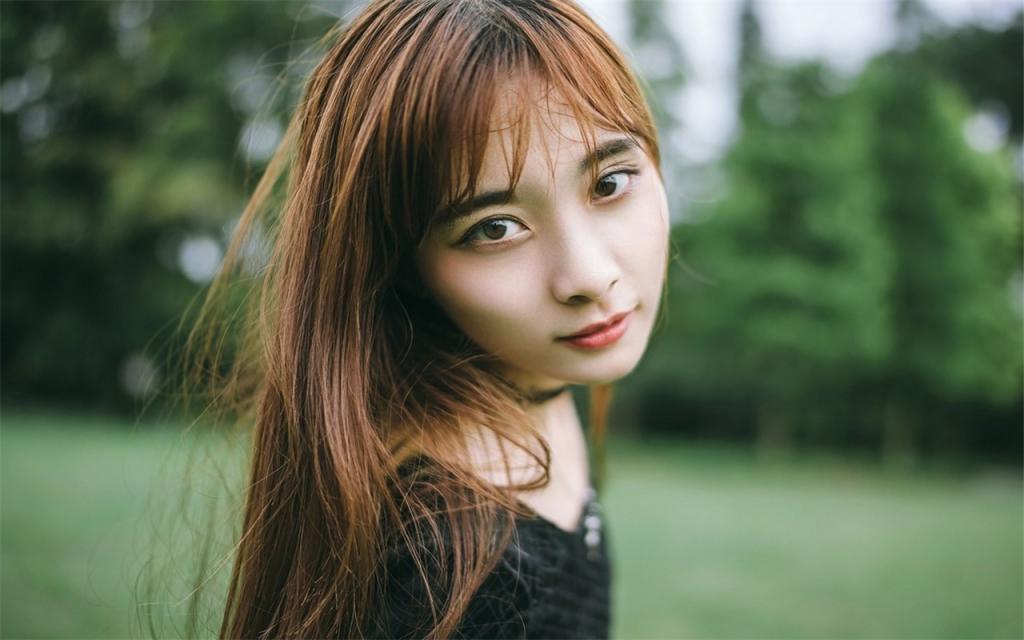 长发美女性感妖娆写真