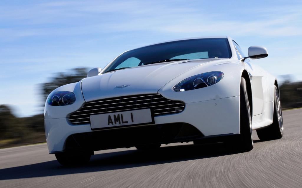 阿斯顿马丁v8汽车