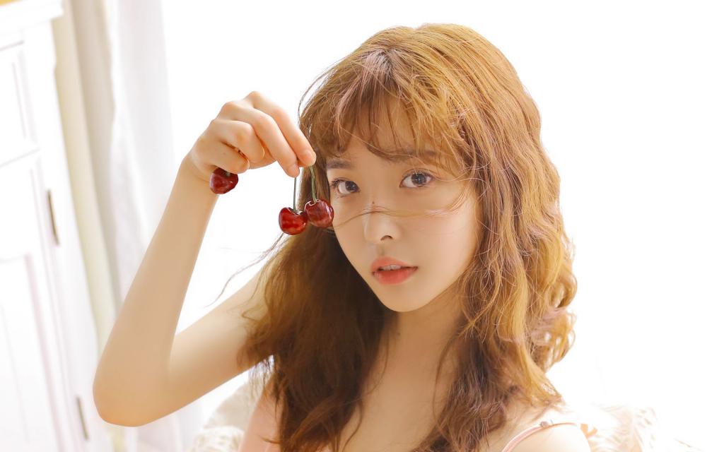 居家私房吊带美女写真