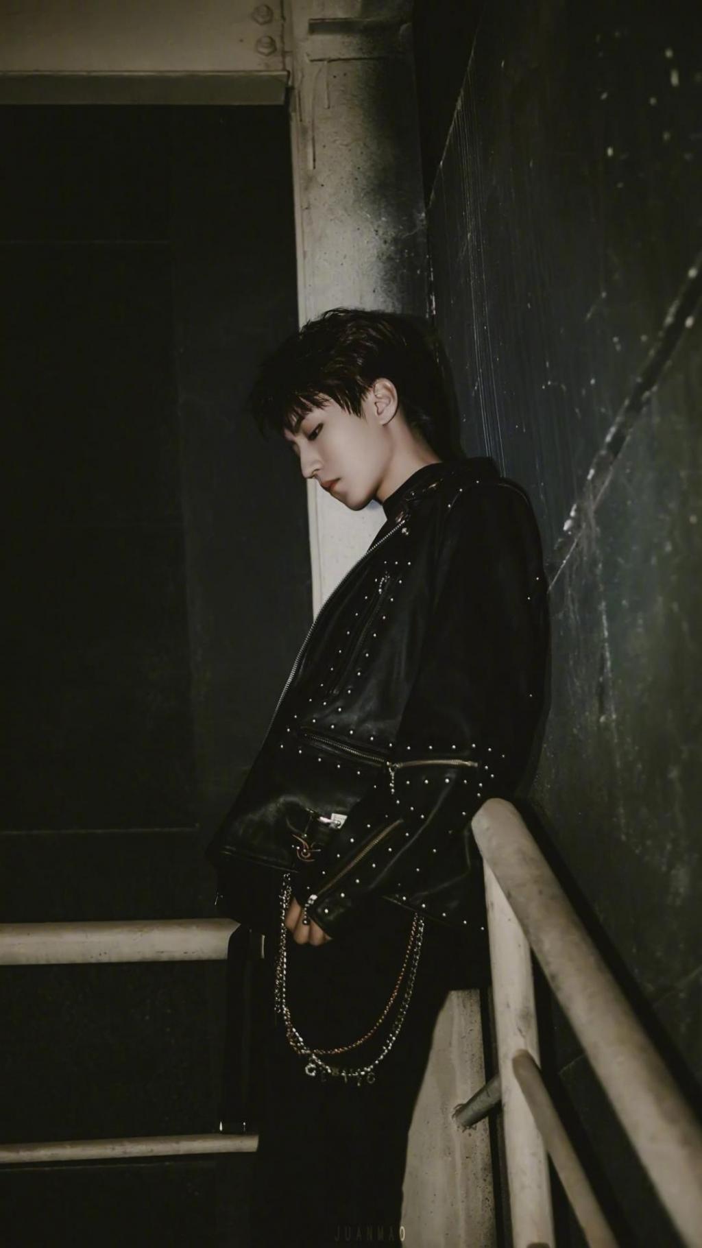 王俊凯时尚帅气干净清新户外迷人写真