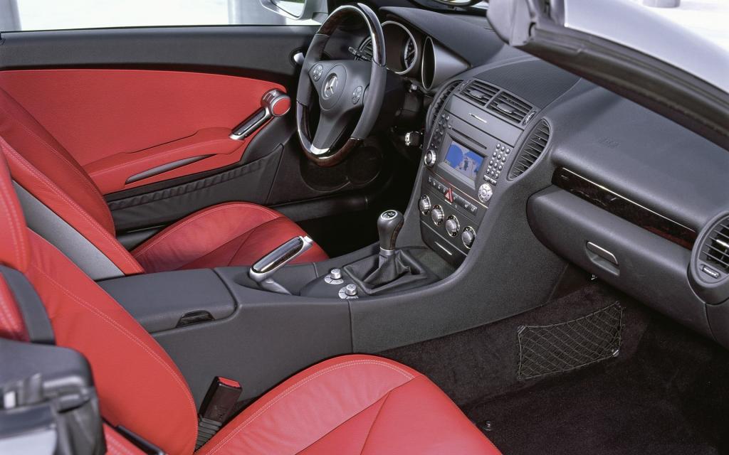 1920红黑色汽车局部