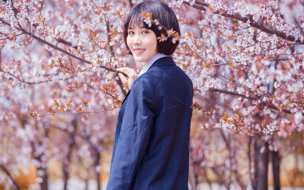 如花似玉的美人很倾城