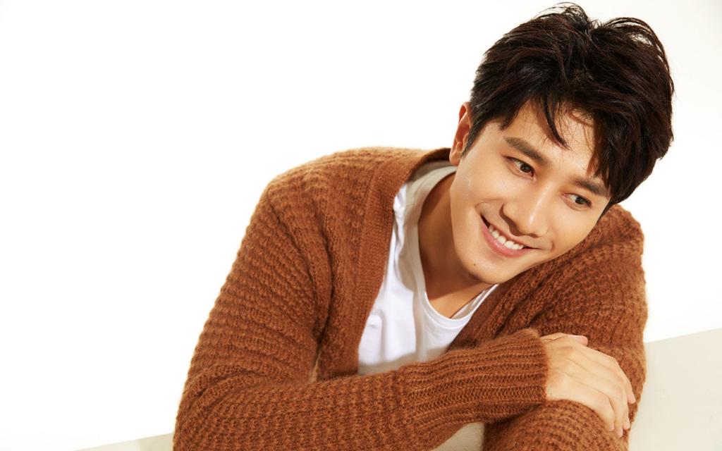 彭冠英阳光帅气写真