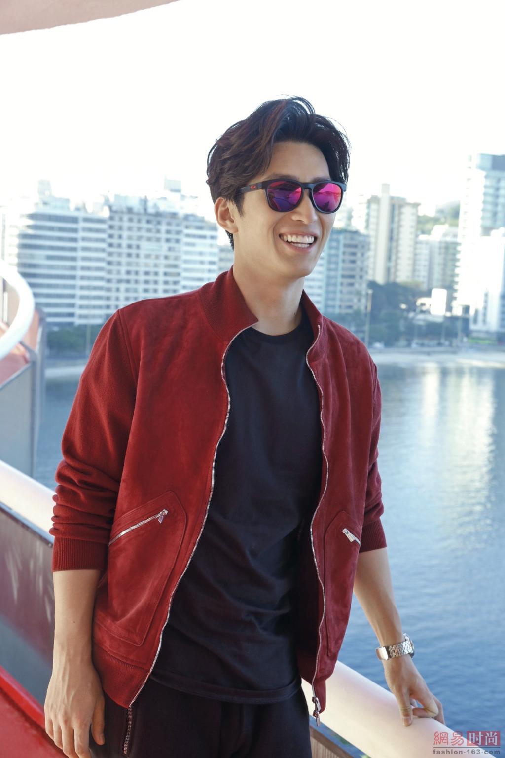 成熟男孩窦骁帅气写真