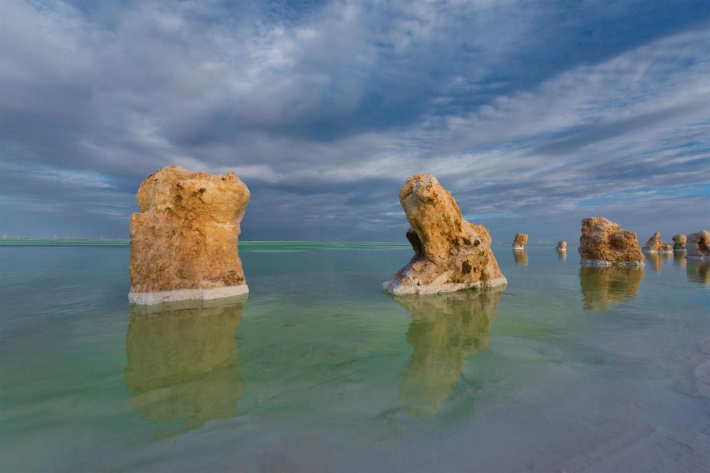 察尔汗盐湖优美迷人风光