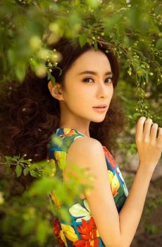 美女演员刘萌萌气质写真