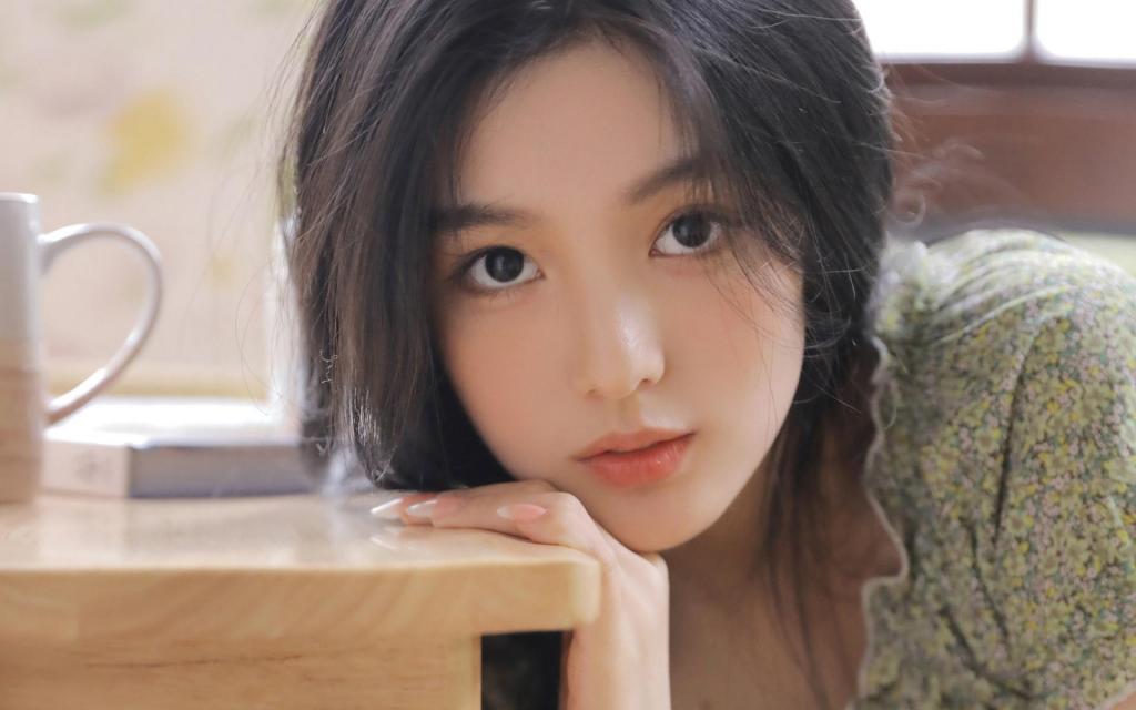 夏日美女居家迷人写真