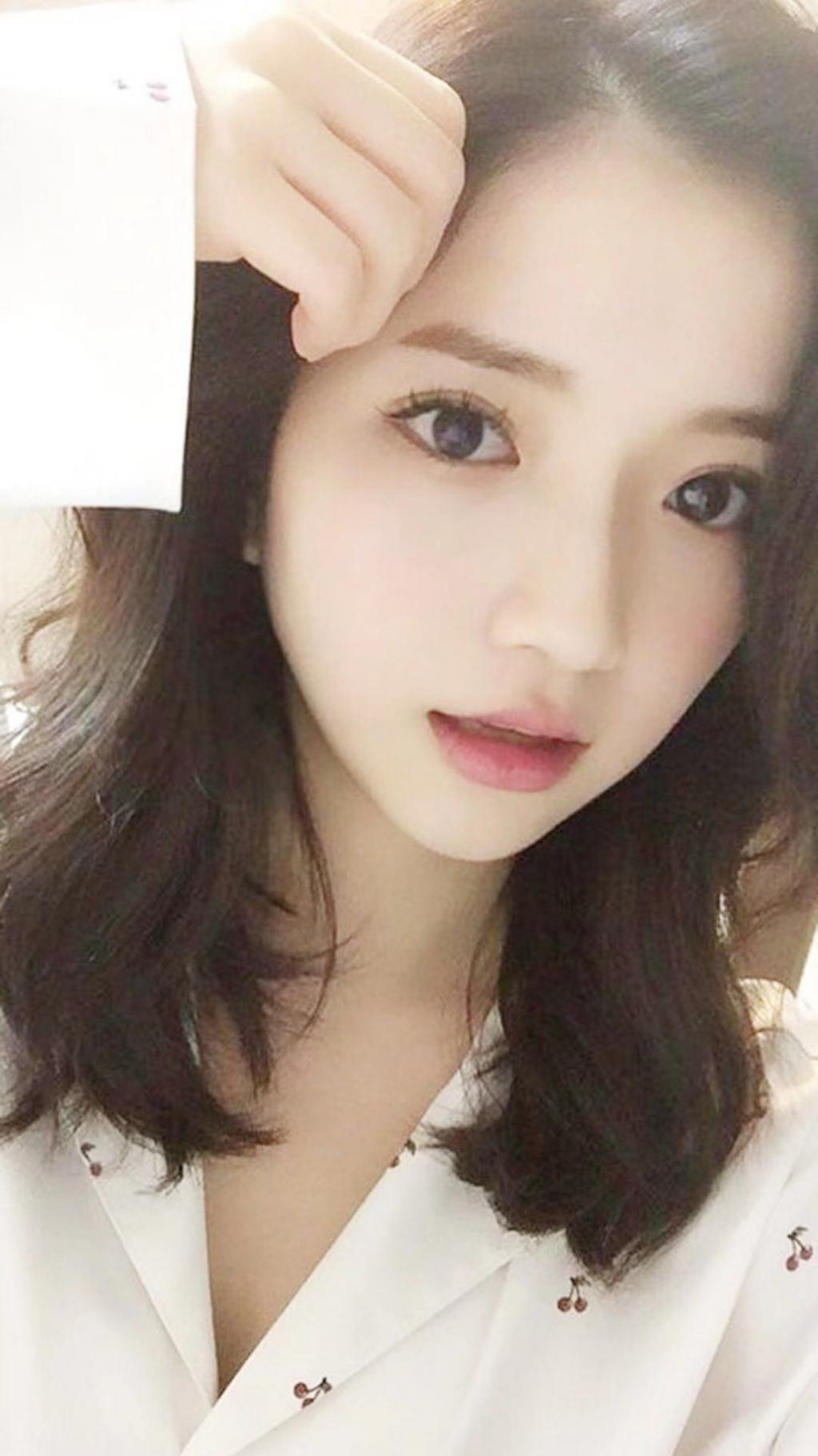 青春洋溢的少女甜美写真