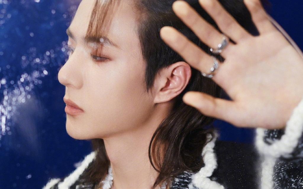 王一博长发帅气造型